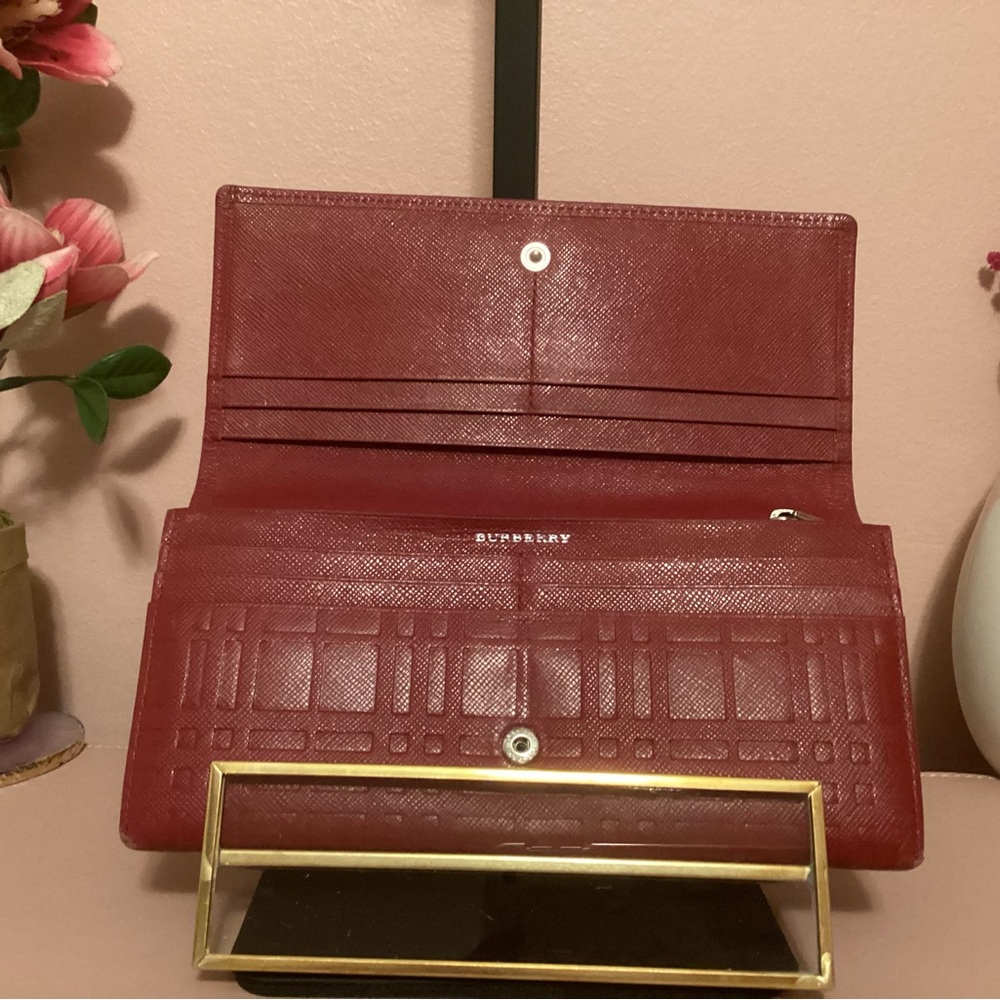 Red Burberry Textured Nova Check Long Wallet pre-loved - Picture 2 of 9